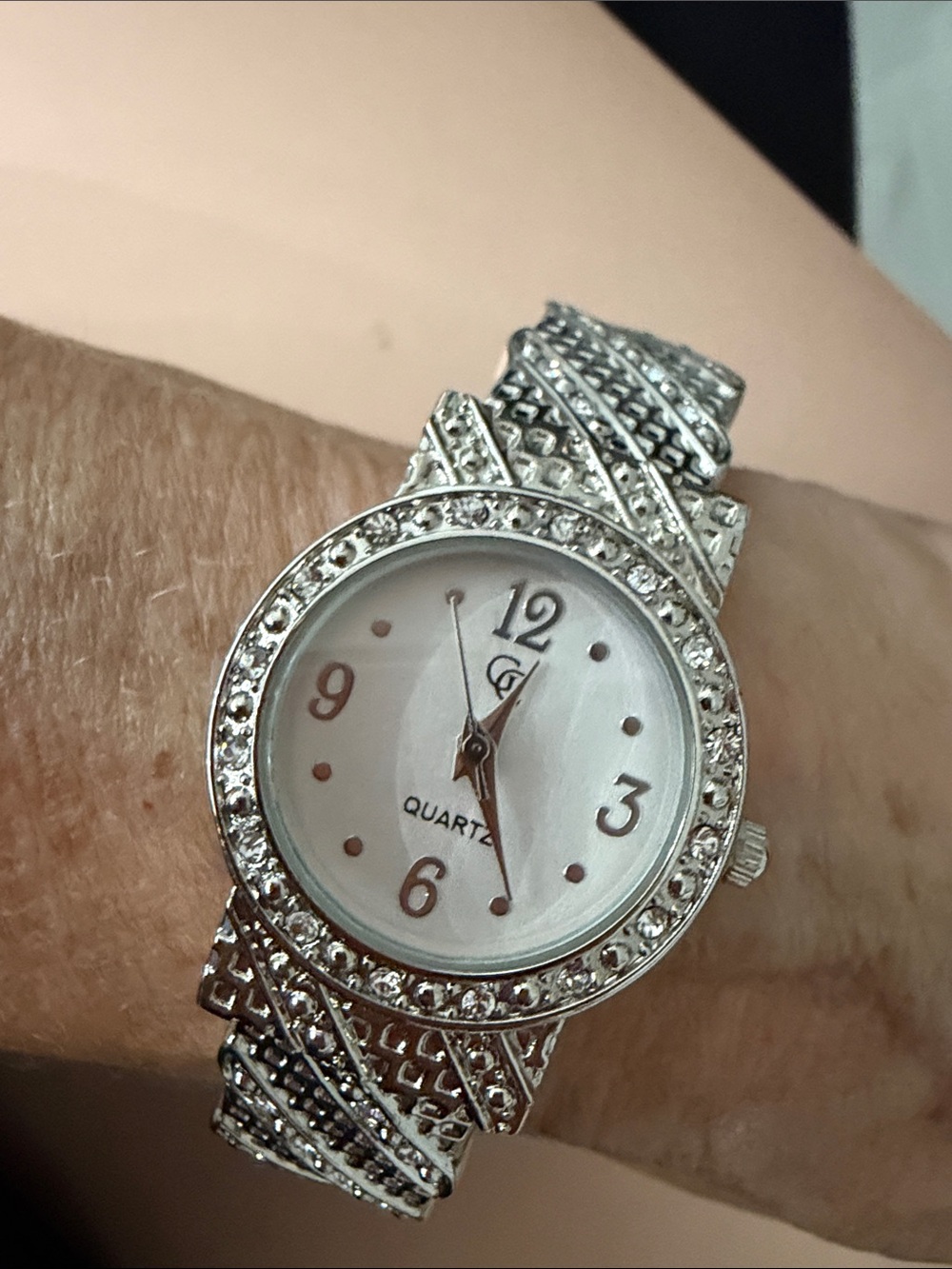 Crystal-Accent Silver Tone analog Women's Quartz Watch needs battery